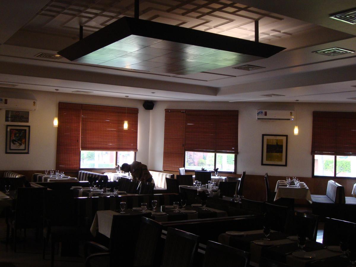 Hotel North Park Panchkula Εξωτερικό φωτογραφία